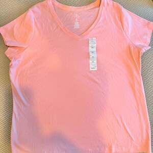 St. John's Bay Woman Plus Size 3X V-Neck Short Sleeve Cotton T-Shirt in Peach Bu